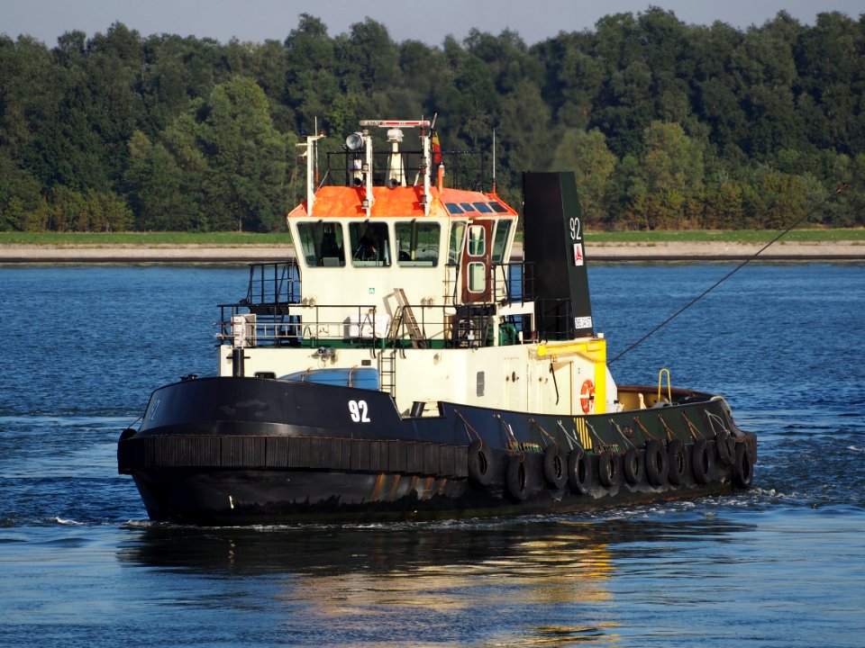 92_(tugboat,_1991),_IMO_9018579,_ENI_06504157,_Port_of_Antwerp_pic3
