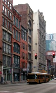 900_Block,_Liberty_Avenue,_Pittsburgh,_2019-12-26