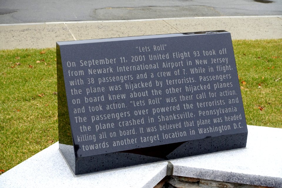 9-11_Memorial_inscription_(Let's_Roll)_-_Westborough,_Massachusetts_-_DSC04929
