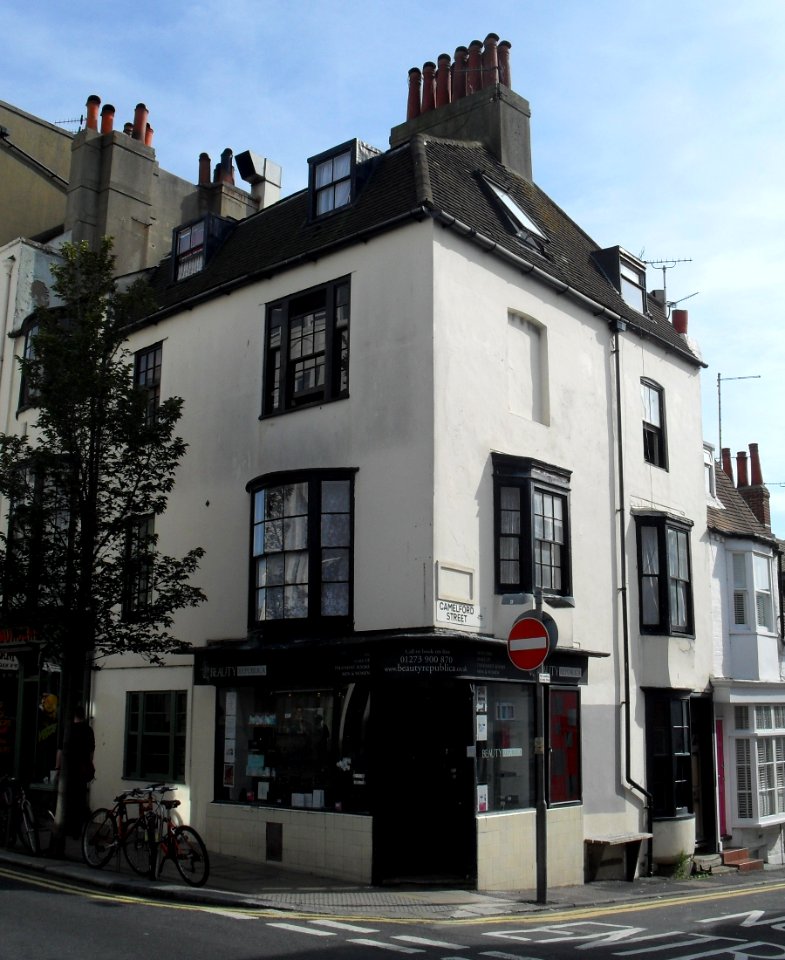90_St_James's_Street,_Brighton_(NHLE_Code_1380866)_(September_2010)
