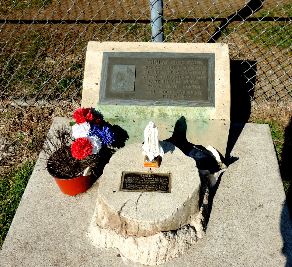 9-11_dog_memorial_Bayonne_park_jeh