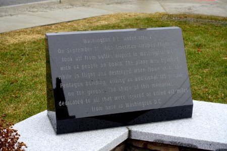 9-11_Memorial_inscription_(Washington_D.C._Under_Attack)_-_Westborough,_Massachusetts_-_DSC04925