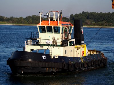 92_(tugboat,_1991),_IMO_9018579,_ENI_06504157,_Port_of_Antwerp_pic4