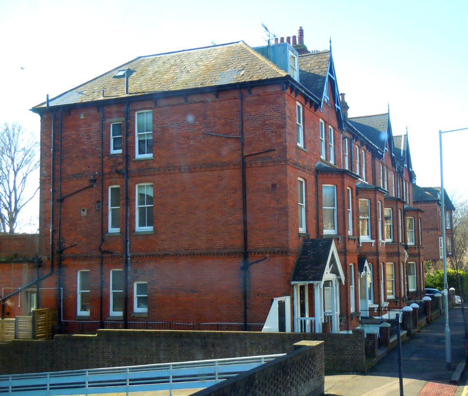 97–100_Cromwell_Road,_Hove_(February_2018)