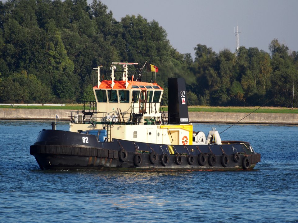 92_(tugboat,_1991),_IMO_9018579,_ENI_06504157,_Port_of_Antwerp_pic1