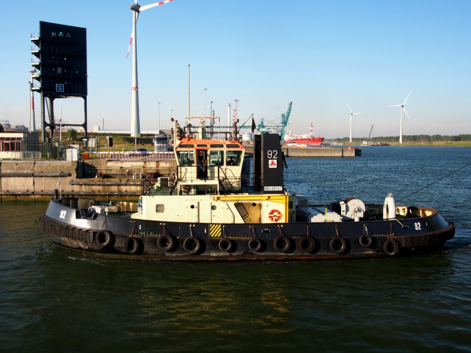 92_(tugboat,_1991),_IMO_9018579,_ENI_06504157,_Port_of_Antwerp_pic6