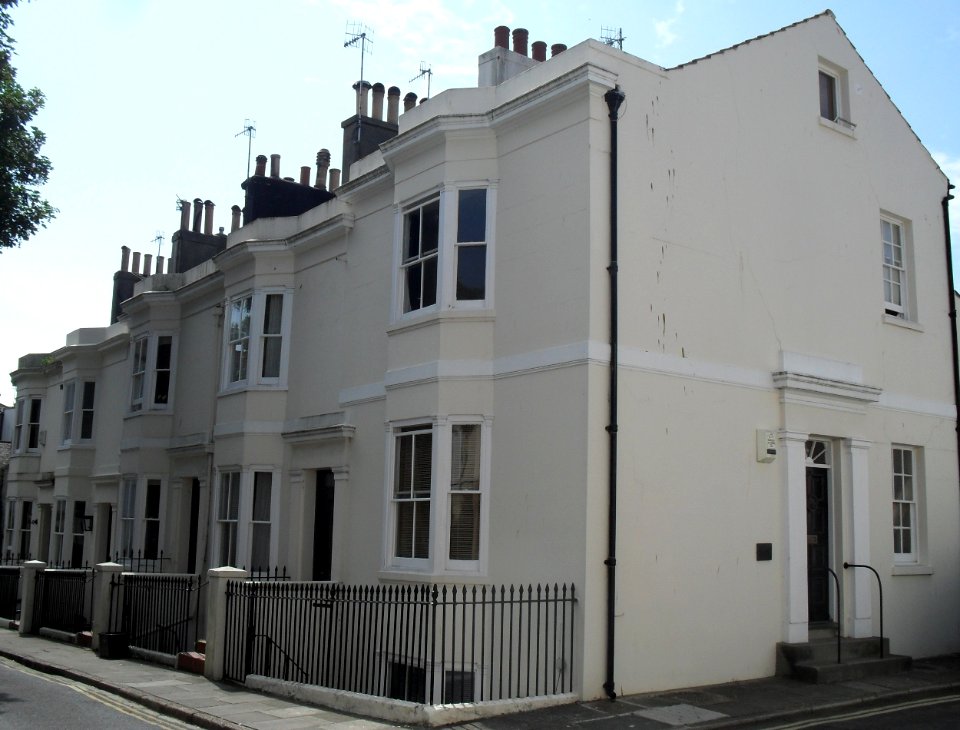 8–12_Pelham_Square,_North_Laine,_Brighton_(NHLE_Code_1380715)_(June_2010)