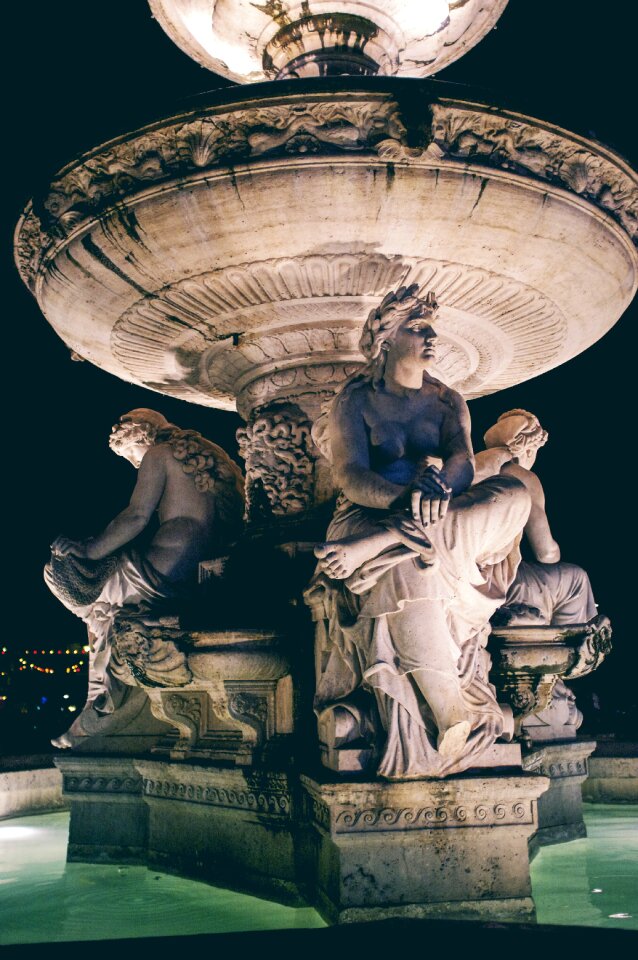 Sculpture monument travel
