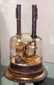 8D21_vacuum_tube,_VHF_dual_tetrode,_RCA,_introduced_1946_for_5_KW_television_transmitters_-_National_Electronics_Museum_-_DSC00496