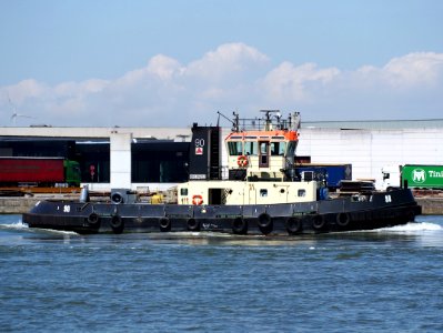 90_-_ENI_06504222,_Port_of_Antwerp,_pic2
