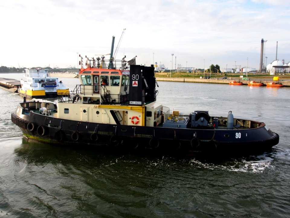 90_-_ENI_06504222,_Port_of_Antwerp_pic2