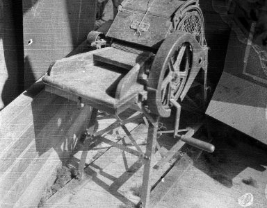 8x10.5_Crin_pluismachine_met_beveiliging,_Bestanddeelnr_256-1001