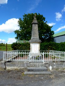 Écly_(Ardennes)_monument_aux_morts