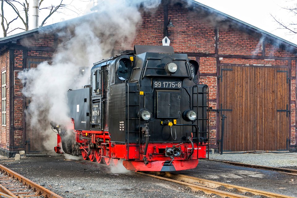 99_1775-8,_Germany,_Saxony,_Radeburg_Railway_station_(Trainpix_198133)