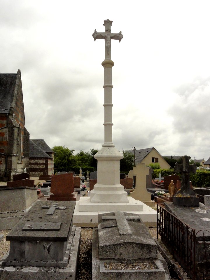 Écrainville_(Seine-Mar.)_croix_de_cimetière