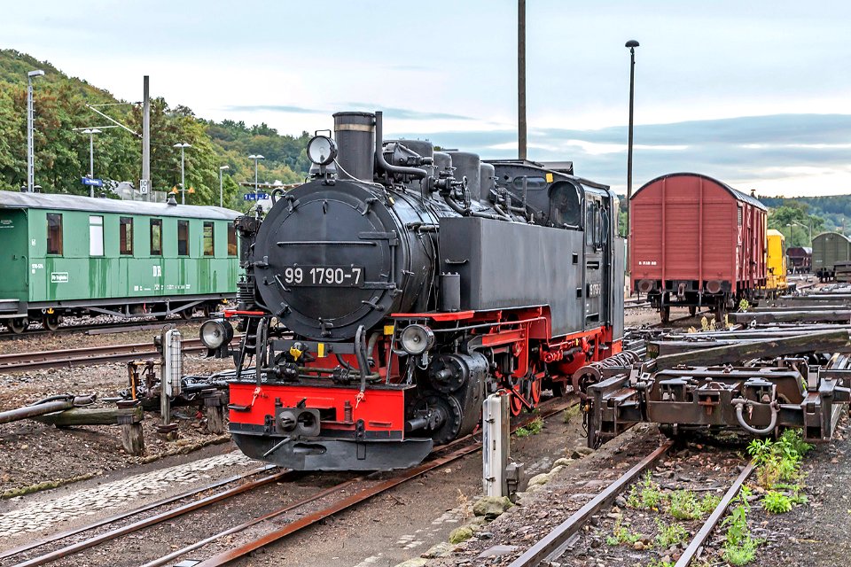 99_1790-7,_Germany,_Saxony,_Freital-Hainsberg_Railway_station_(Trainpix_190435)