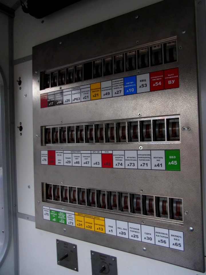 81-717_2525_cabin_back_panel