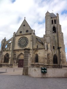 Église_Notre-Dame_de_Chambly,_extérieur_(1)