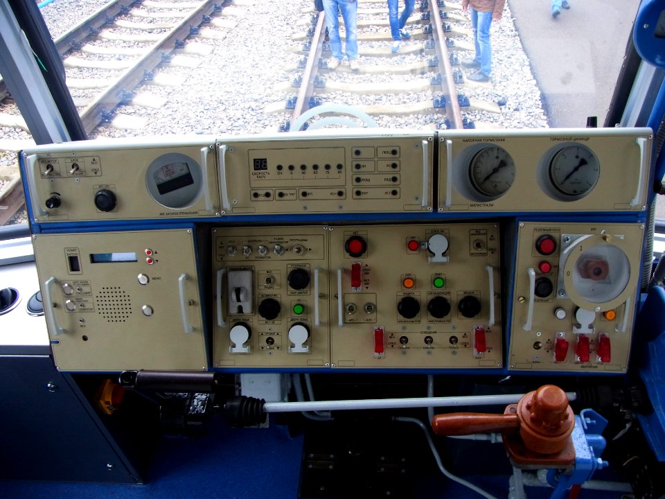 81-717_2525_cabin_control_panel_(1)