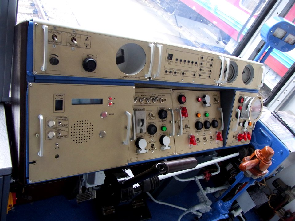 81-717_2525_cabin_control_panel_(2)