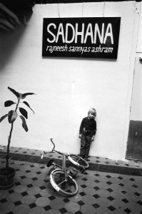80_volgelingen_van_Bhagwan_wonen_in_voormalig_huis_van_bewaring_aan_Amstelveense,_Bestanddeelnr_931-9247