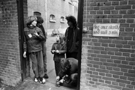 80_volgelingen_van_Bhagwan_wonen_in_voormalig_huis_van_bewaring_aan_Amstelveense,_Bestanddeelnr_931-9244