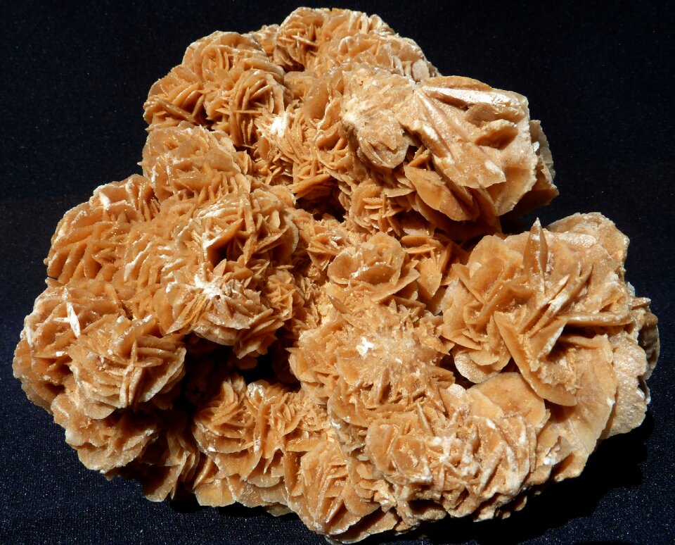 Yellow brown barite rose