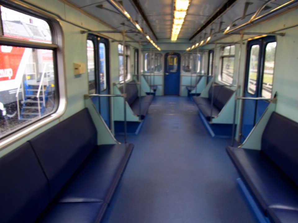 81-717_2525_interior
