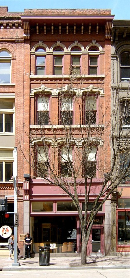 803_Liberty_Avenue,_2015-04-12