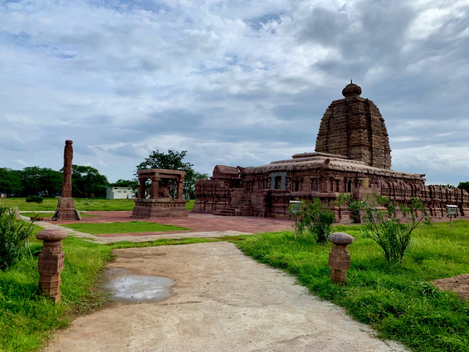 7th_century_Sangameshwara_Temple,_Alampur,_Telangana_India_-_2