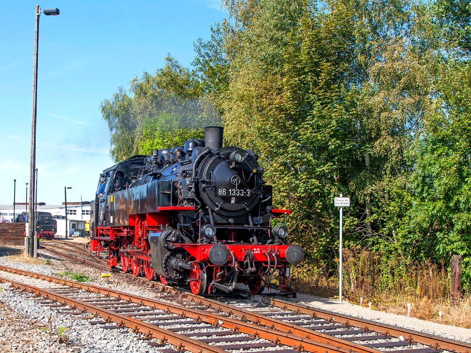 86_1333-3,_Germany,_Saxony,_depot_Glauchau_(Trainpix_204499)