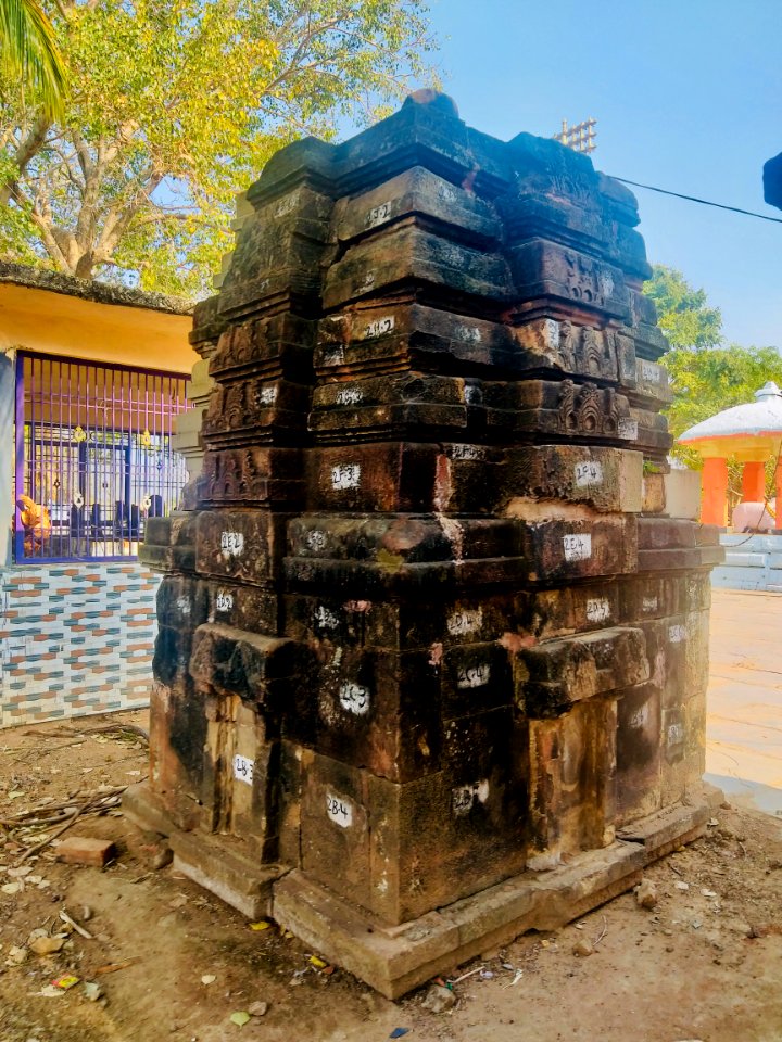 7th_century_Sivanandisvara_temple,_Kadamala_kalva,_Andhra_Pradesh_India_-_16