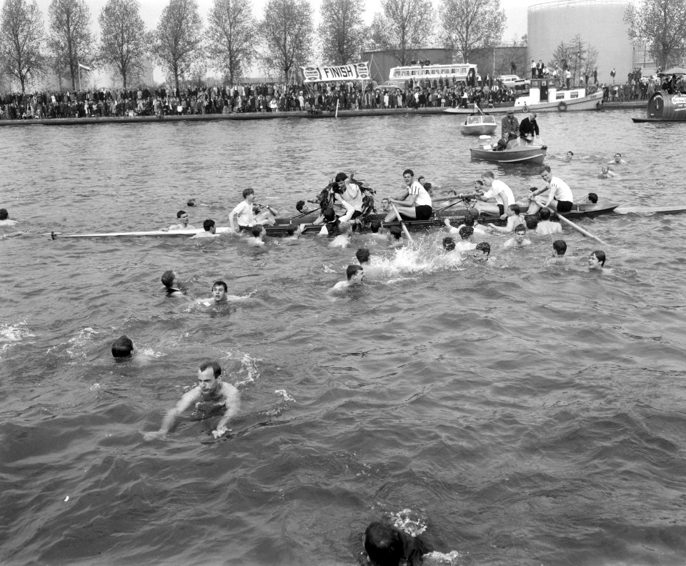 81e_Varsity_op_Amsterdam_Rijnkanaal_,_Nereus_Oude_Vier_w_het_hoofdnummer,_Bestanddeelnr_917-7194