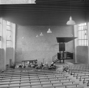 826e_Gereformeerde_kerk_gereed_in_Buitenveldert_te_Amster_De_Pelgrimskerk_inte,_Bestanddeelnr_915-8596