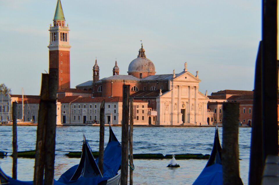 Canal building basilica