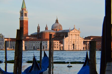 Canal building basilica