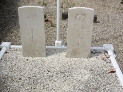 Étalleville_(Seine-Mar.)_carré_militaire_au_cimetière,_tombes_de_la_CWGC
