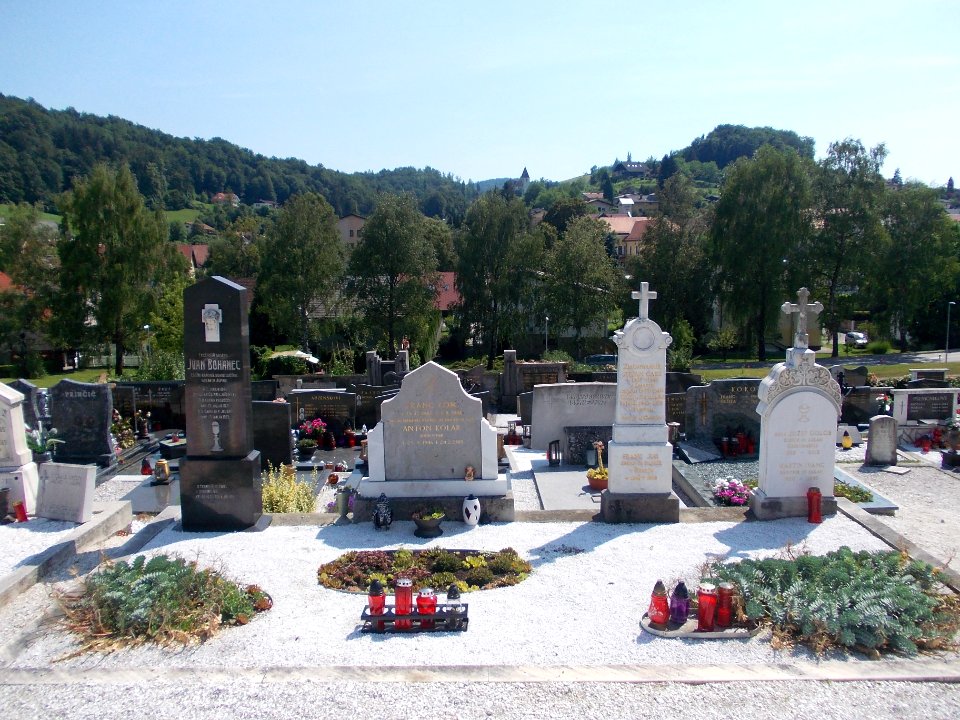 Šmarje_pri_Jelšah_Cemetery_03