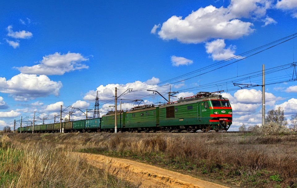 ВЛ10К-887,_Russia,_Chelyabinsk_region,_Zolotaya_Sopka_station_(Trainpix_168893)
