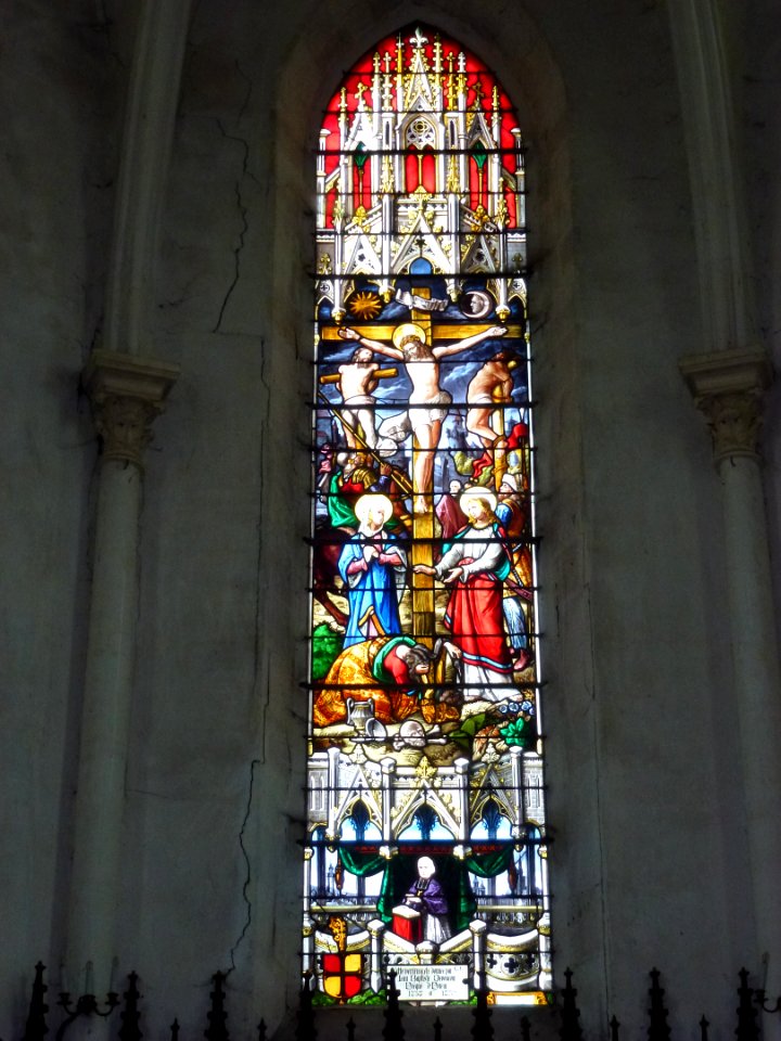 Église_Saint-Louis_de_Pont-Authou,_vitrail_crucifixion