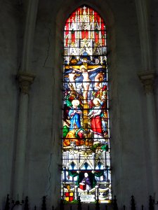 Église_Saint-Louis_de_Pont-Authou,_vitrail_crucifixion