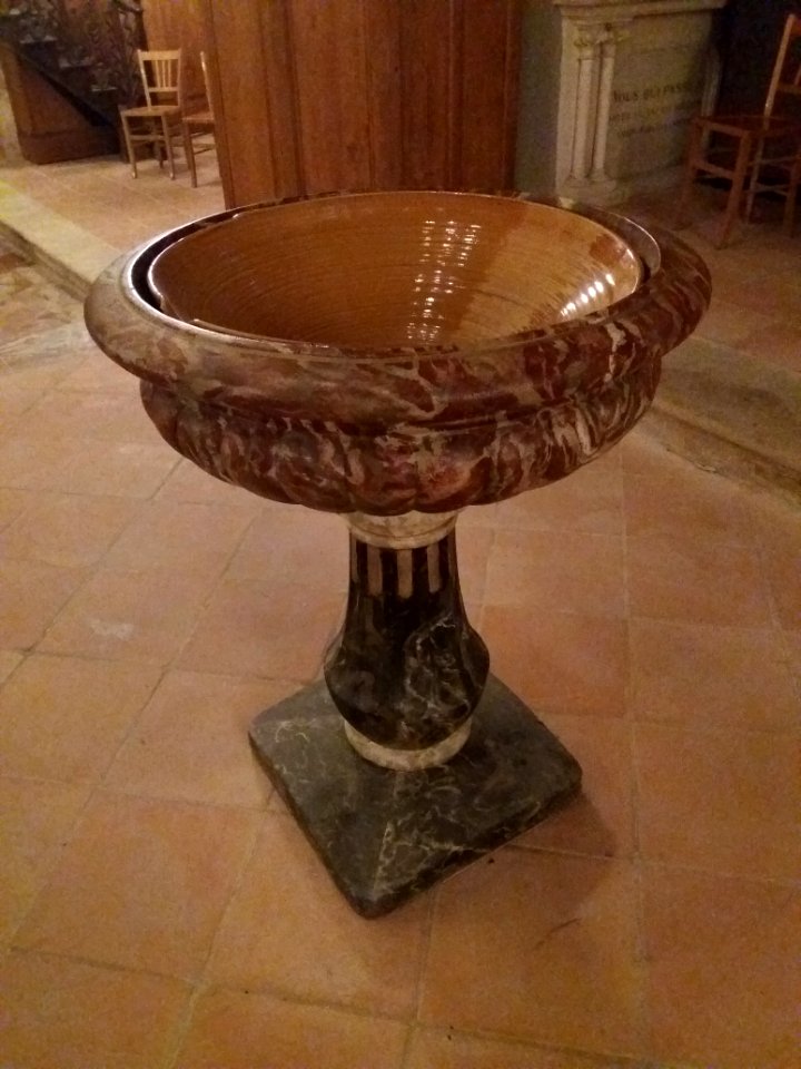 Église_Saint-Michel_de_Saint-Michel-de-Lanès_-_Fonts_baptismaux_du_chœur