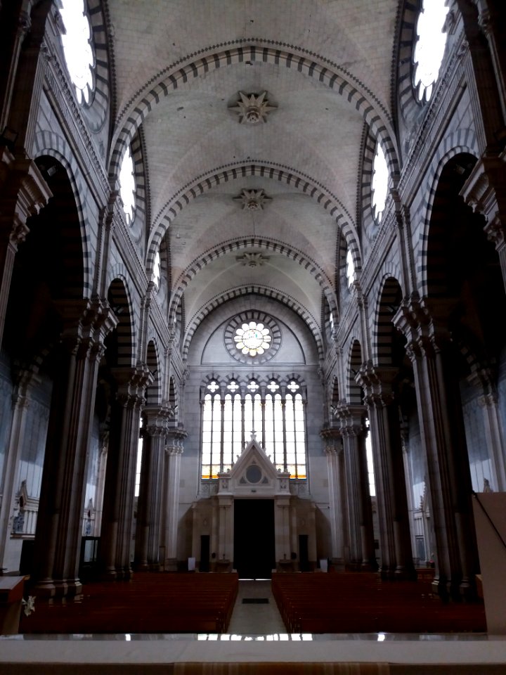 Église_du_Saint-Sacrement_-_Nef_côté_sud