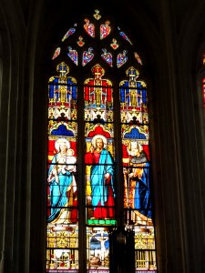 Église_de_Sainte-Catherine-de-Fierbois,_vitrail_04