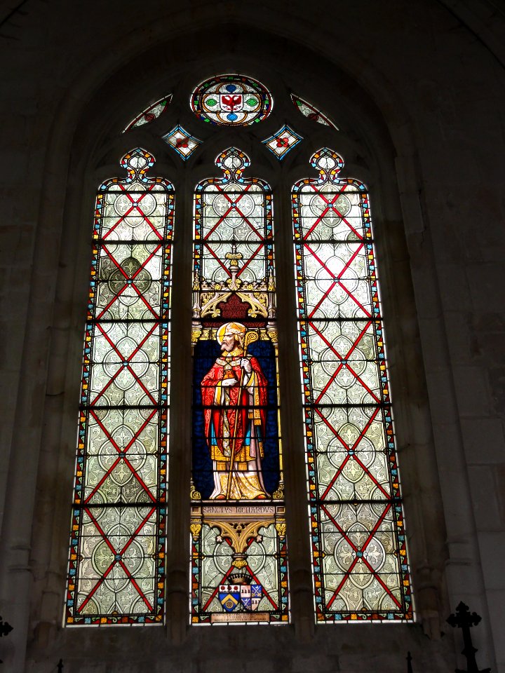 Église_de_Sainte-Catherine-de-Fierbois,_vitrail_07