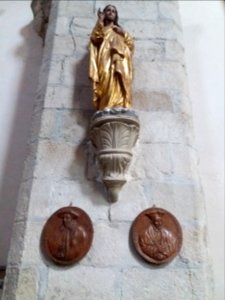 Église_Saint-Laurent_d'Aubenas_-_Chapelle_des_Martyrs_et_de_l'Unité_-_Médaillons_du_Père_Jacques_Salès_et_du_Frère_Guillaume_Sautemouche