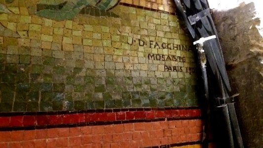 Église_Saint-Nizier_de_Lyon_-_Crypte_-_Mosaïque_des_hommes_(avant)_-_Signature
