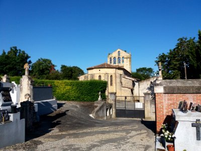 Église_Saint-Michel_de_Saint-Michel-de-Lanès_-_Chevet_depuis_le_cimetière