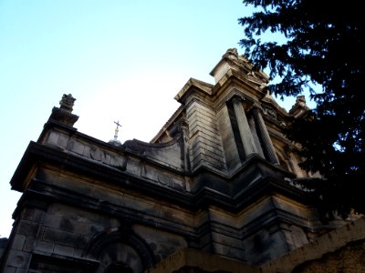 Église_Saint-Bruno-les-Chartreux_-_Haut_de_la_façade_depuis_l'Institution_des_Chartreux