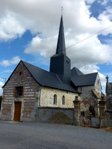 Écly_(Ardennes)_église,_entrée_et_tour